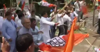 মোদি ও তার প্রয়াত মাকে নিয়ে 'অশালীন মন্তব্য'; পাল্টাপাল্টি কর্মসূচিতে ছড়াচ্ছে উত্তাপ
